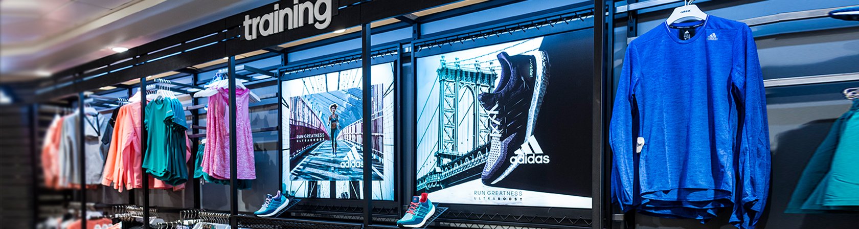 LED frames met peesdoeken voor Adidas shops Bijenkorf